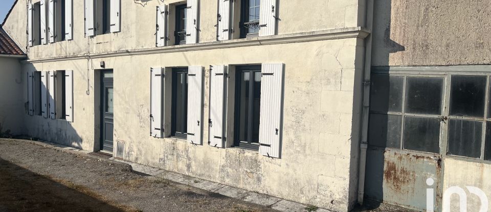 Maison 5 pièces de 175 m² à Chamouillac (17130)