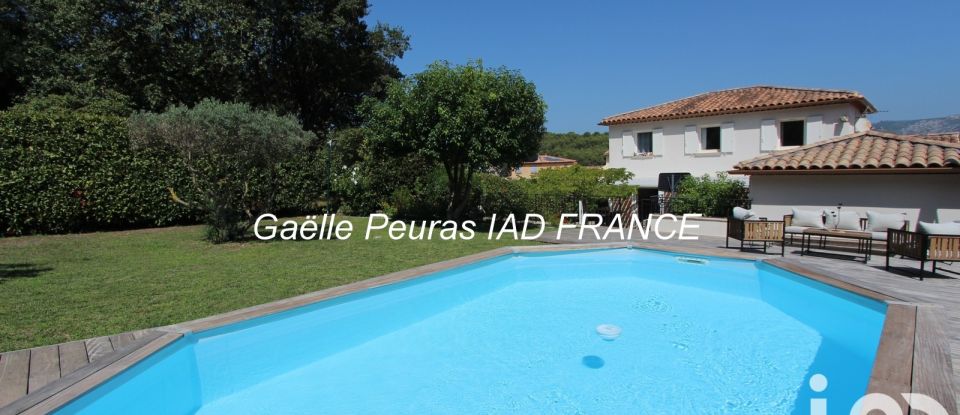 House 7 rooms of 202 m² in Six-Fours-les-Plages (83140)