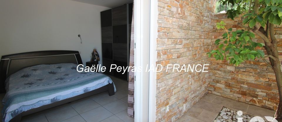 House 7 rooms of 202 m² in Six-Fours-les-Plages (83140)