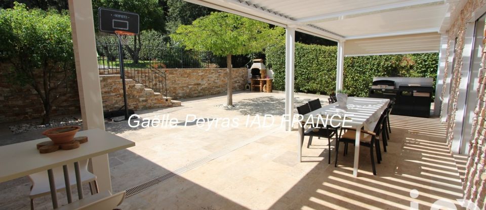 House 7 rooms of 202 m² in Six-Fours-les-Plages (83140)