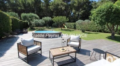 House 7 rooms of 202 m² in Six-Fours-les-Plages (83140)