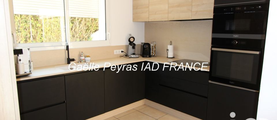 House 7 rooms of 202 m² in Six-Fours-les-Plages (83140)