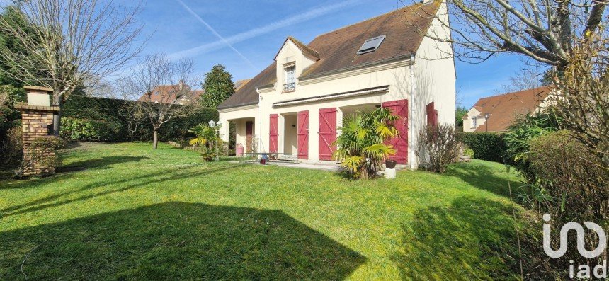 Traditional house 6 rooms of 163 m² in Marolles-en-Brie (94440)