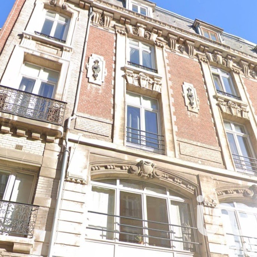 Apartment 3 rooms of 70 m² in Lille (59800)