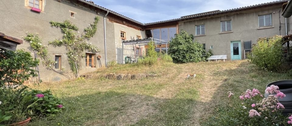 Farm 8 rooms of 230 m² in Virigneux (42140)