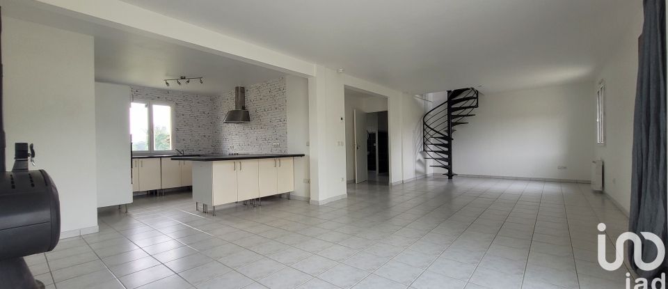 Maison 6 pièces de 113 m² à Mesnils-sur-Iton (27240)