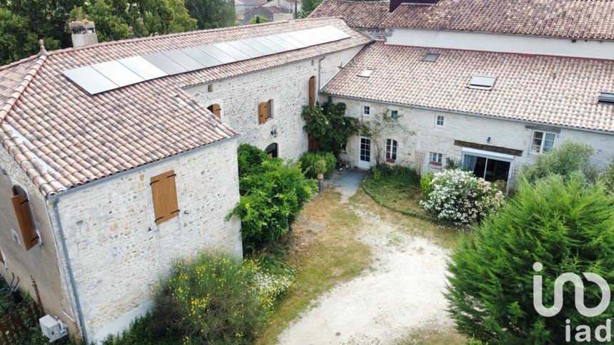 Maison 12 pièces de 379 m² à La Tâche (16260)