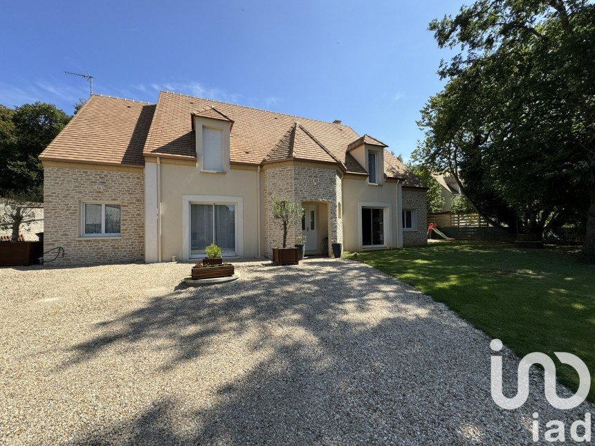 Maison traditionnelle 10 pièces de 255 m² à Morigny-Champigny (91150)