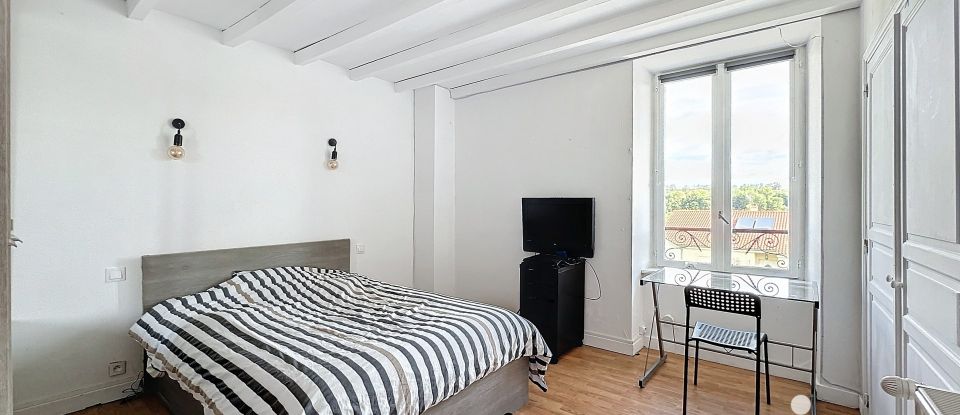 Demeure 6 pièces de 270 m² à Saint-Germain-Lembron (63340)