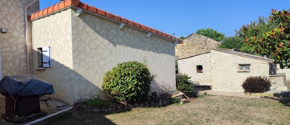 Maison 6 pièces de 151 m² à Louzy (79100)