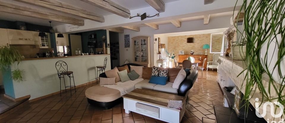 House 7 rooms of 220 m² in Évenos (83330)