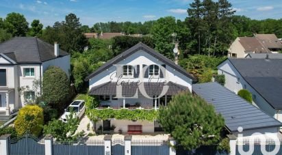 Maison traditionnelle 9 pièces de 257 m² à La Queue-en-Brie (94510)