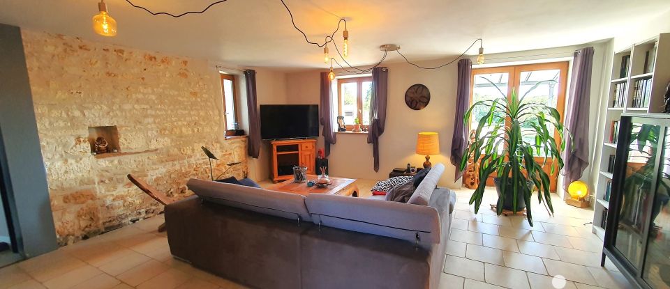 Longere 10 rooms of 260 m² in Les Pins (16260)