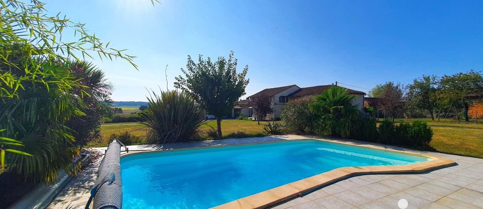 Longere 10 rooms of 260 m² in Les Pins (16260)