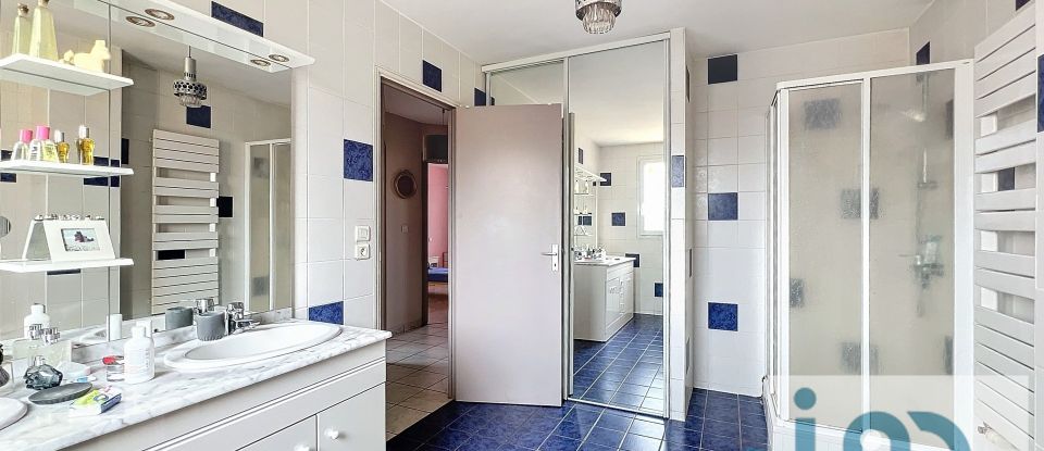 Maison traditionnelle 5 pièces de 119 m² à Bains (43370)