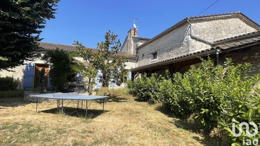 House 17 rooms of 410 m² in La Roquille (33220)