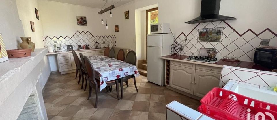 House 17 rooms of 410 m² in La Roquille (33220)