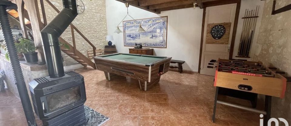 House 17 rooms of 410 m² in La Roquille (33220)