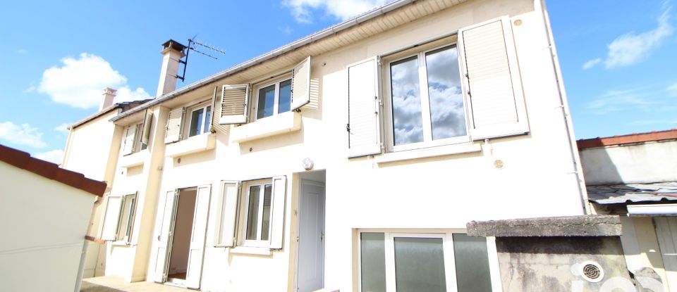 Building in Villeneuve-le-Roi (94290) of 97 m²