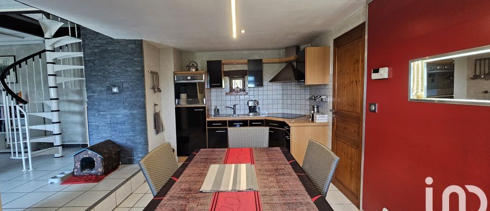 House 4 rooms of 87 m² in Teissières-de-Cornet (15250)