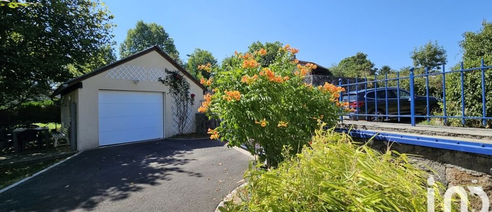 Maison 4 pièces de 87 m² à Teissières-de-Cornet (15250)