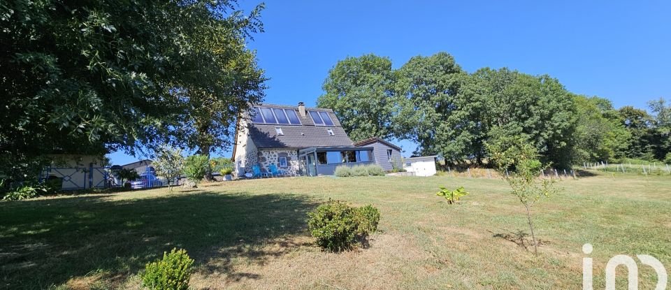 Maison 4 pièces de 87 m² à Teissières-de-Cornet (15250)