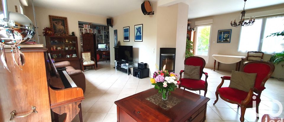 Traditional house 6 rooms of 155 m² in Antony (92160)