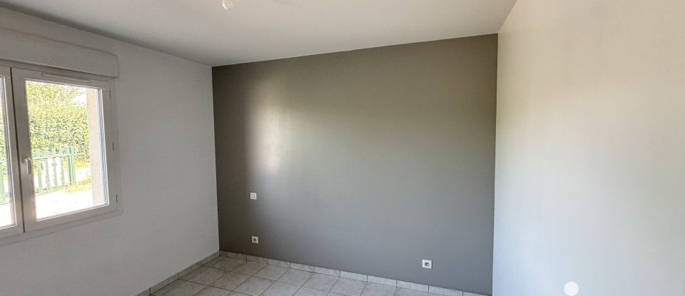 Maison 3 pièces de 75 m² à Saint-Santin (12300)