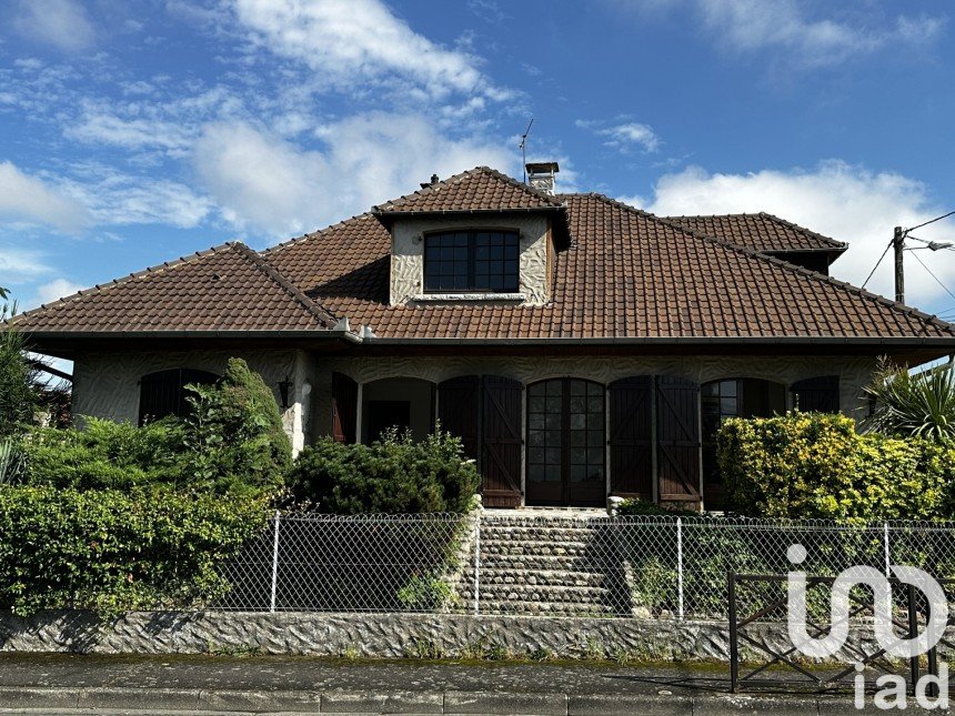 Maison traditionnelle 7 pièces de 158 m² à Tarbes (65000)