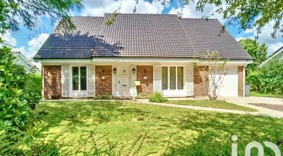 Maison 8 pièces de 188 m² à Voisins-le-Bretonneux (78960)