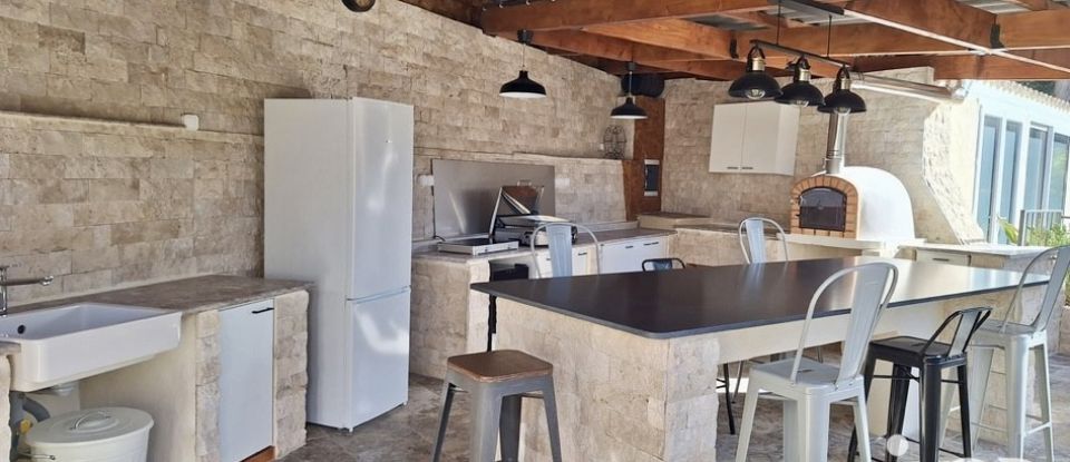 Gîte 15 pièces de 367 m² à Avignon (84140)