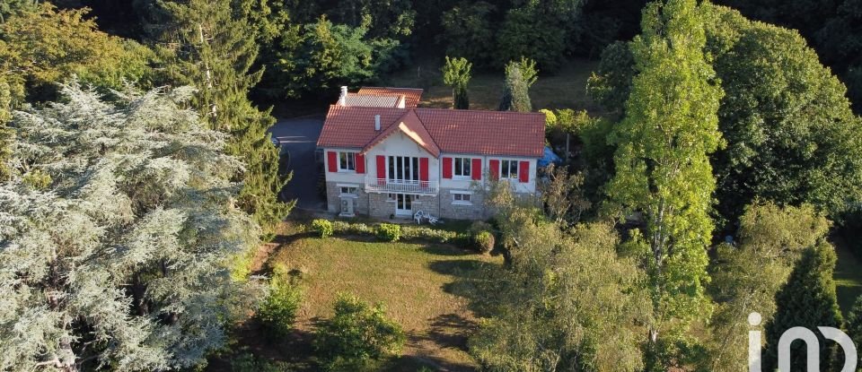 Village house 8 rooms of 163 m² in Vertou (44120)