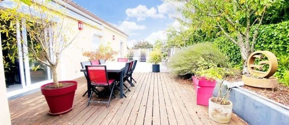 House 9 rooms of 231 m² in POUZIOUX-LA-JARRIE (86580)