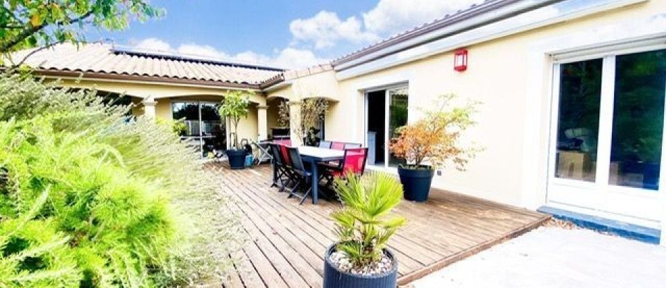 House 9 rooms of 231 m² in POUZIOUX-LA-JARRIE (86580)