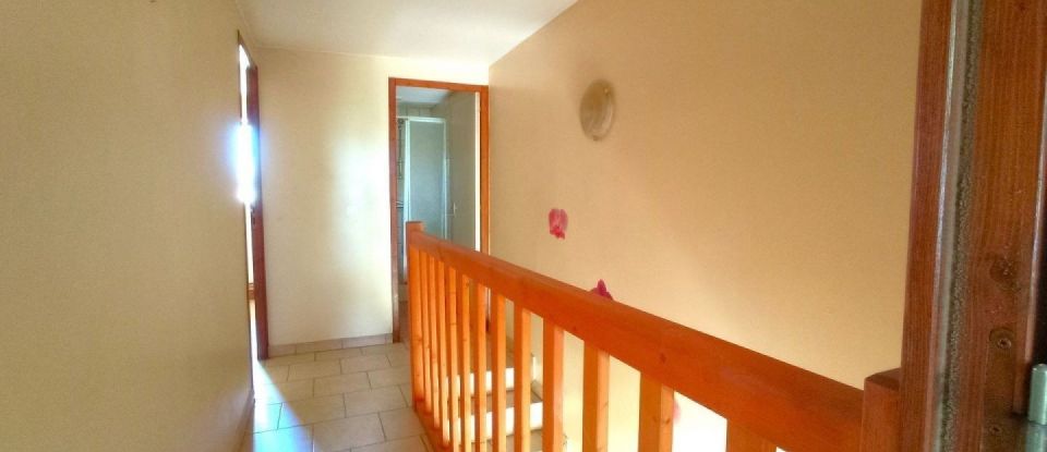 House 9 rooms of 182 m² in Giat (63620)