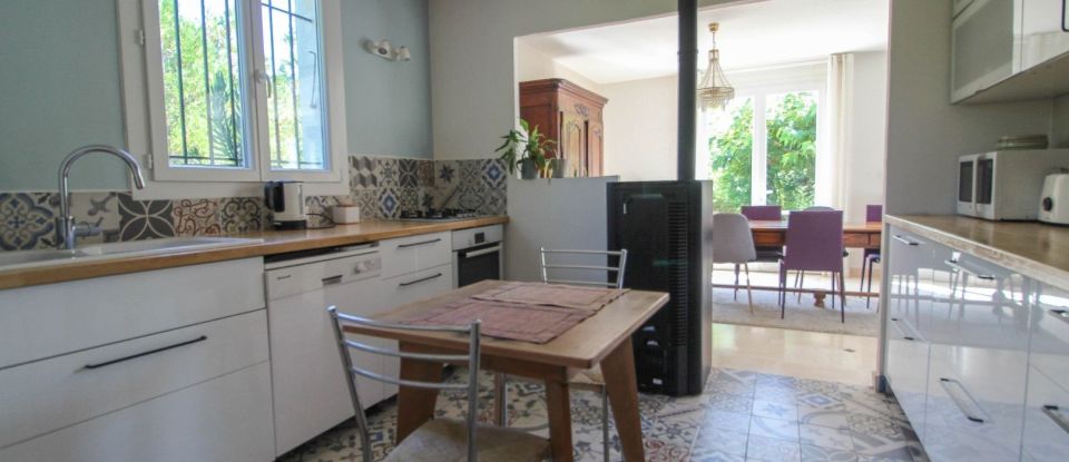 House 8 rooms of 205 m² in Alès (30100)