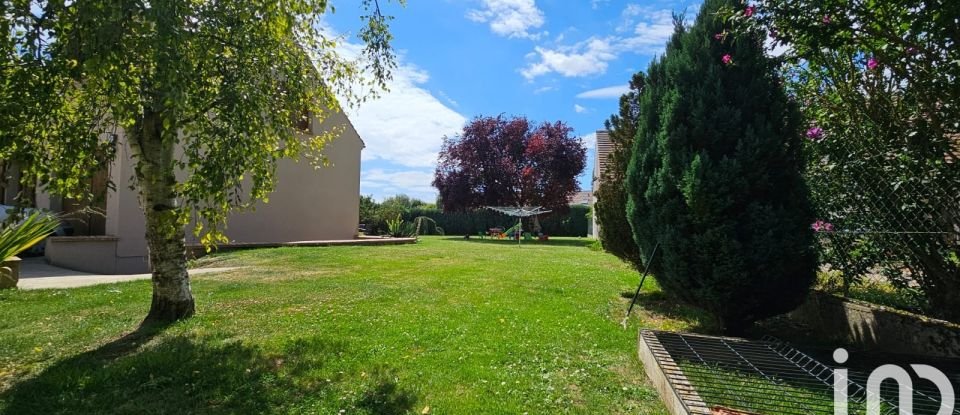 Traditional house 5 rooms of 118 m² in Le Bellay-en-Vexin (95750)