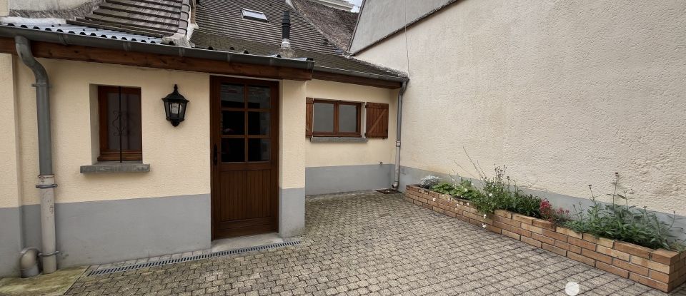 House 4 rooms of 82 m² in Villeneuve-la-Guyard (89340)