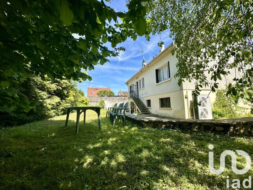 Traditional house 7 rooms of 120 m² in Cerny (91590)