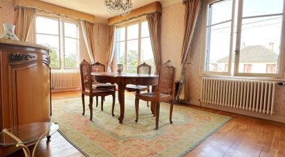 Traditional house 6 rooms of 134 m² in Saint-Laurent-en-Gâtines (37380)