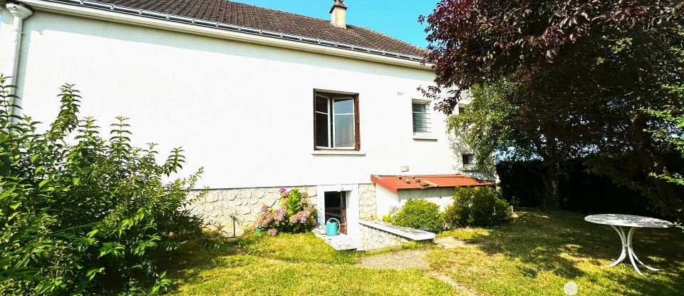 Traditional house 6 rooms of 134 m² in Saint-Laurent-en-Gâtines (37380)