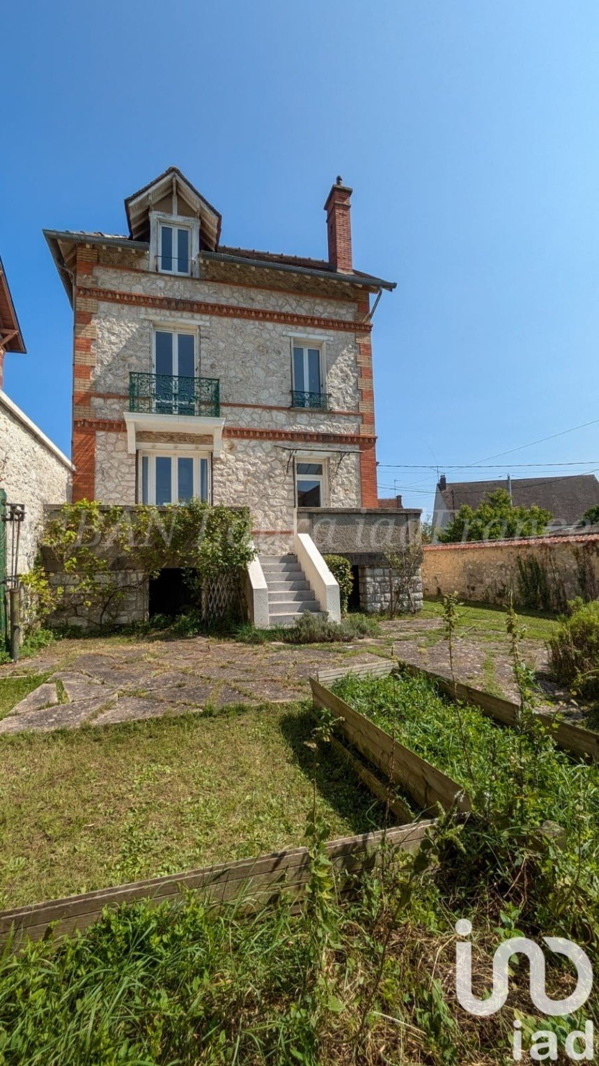 Traditional house 6 rooms of 115 m² in Saint-Mammès (77670)