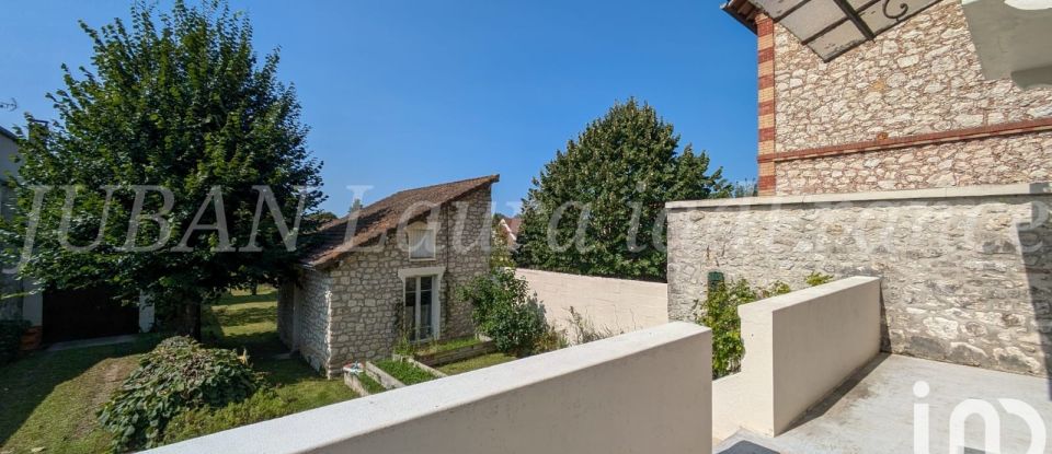 Traditional house 6 rooms of 115 m² in Saint-Mammès (77670)