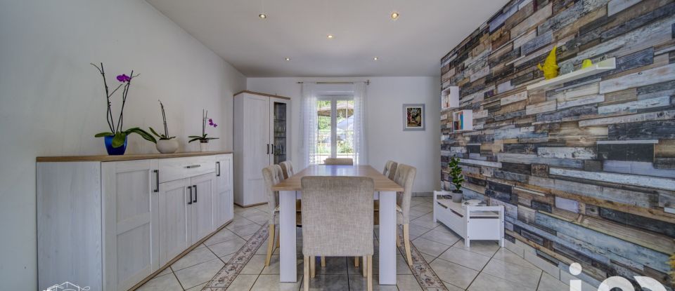 Maison 5 pièces de 112 m² à Guinglange (57690)