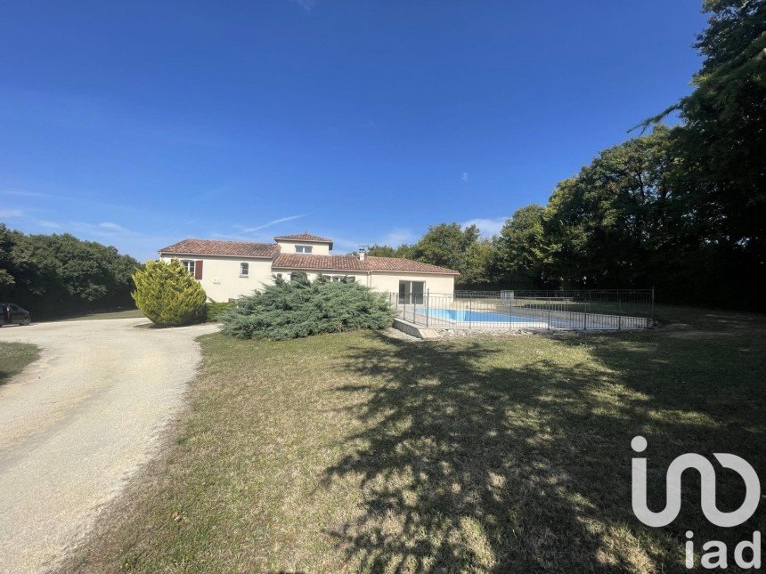 Maison 4 pièces de 165 m² à Mareuil (16170)