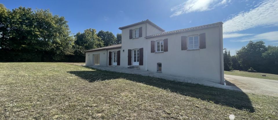 Maison 4 pièces de 165 m² à Mareuil (16170)