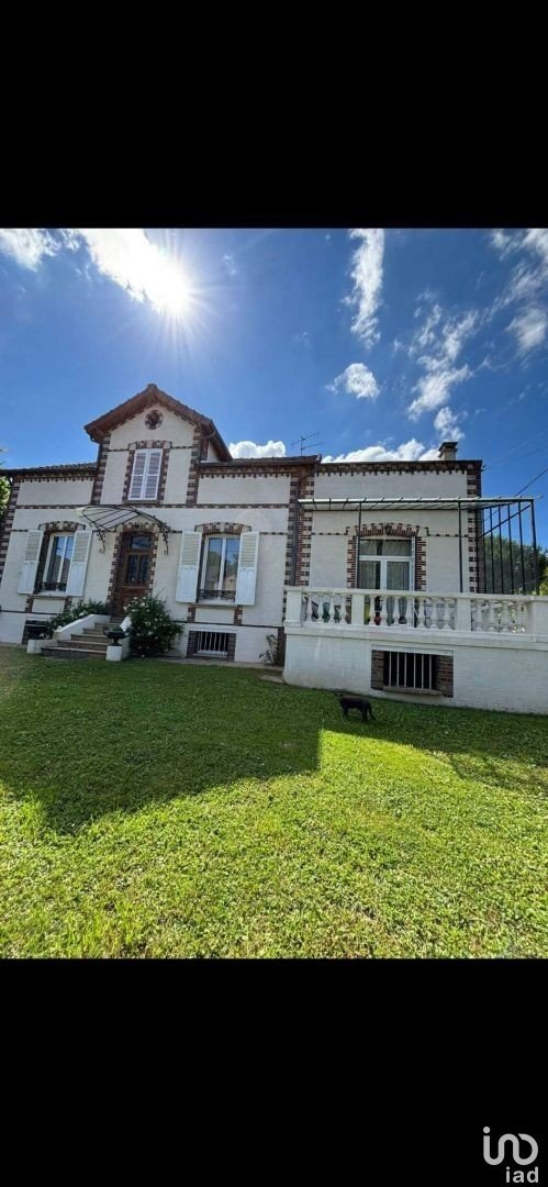 Maison 7 pièces de 160 m² à Villeneuve-sur-Yonne (89500)