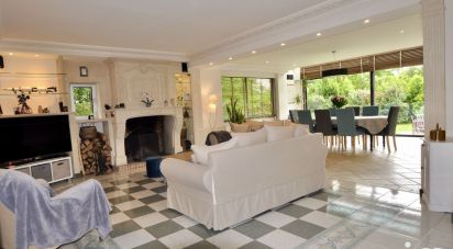 Traditional house 7 rooms of 255 m² in Villennes-sur-Seine (78670)