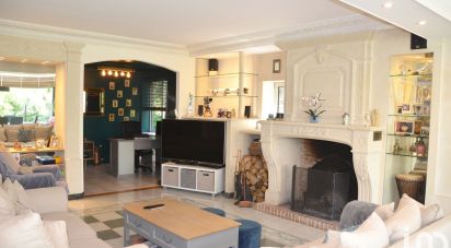 Traditional house 7 rooms of 255 m² in Villennes-sur-Seine (78670)