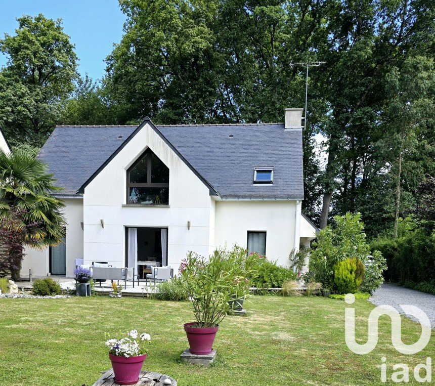 Traditional house 6 rooms of 165 m² in Saint-Lyphard (44410)